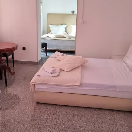 Laura Hotel