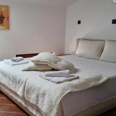 Laura Hotel
