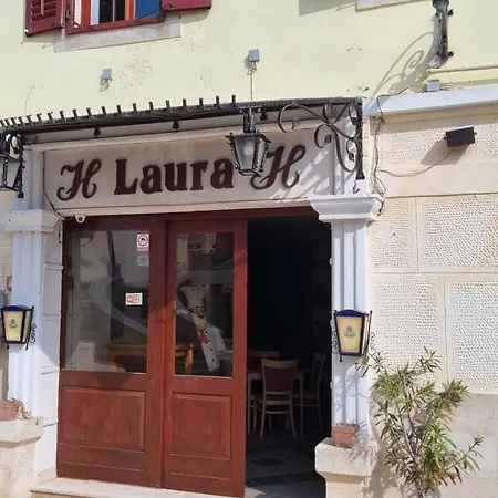 Laura 2* מדולין
